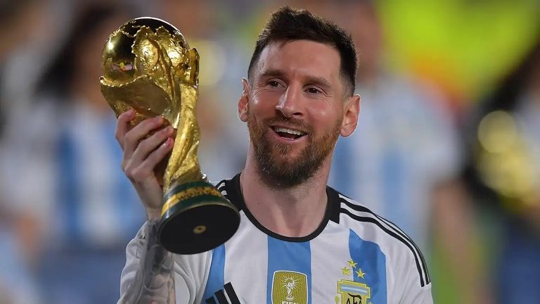 ليونيل ميسي  ترينت ألكسندر أرنولد لاعب ليفربول