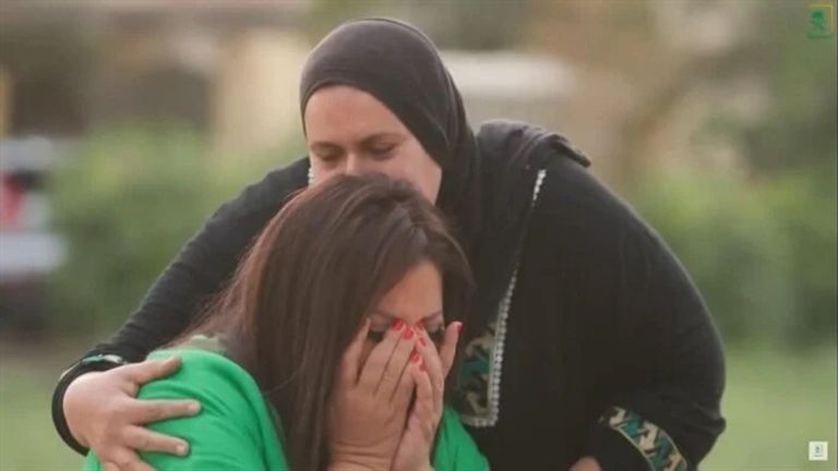 هالة صدقي ومساعدتها