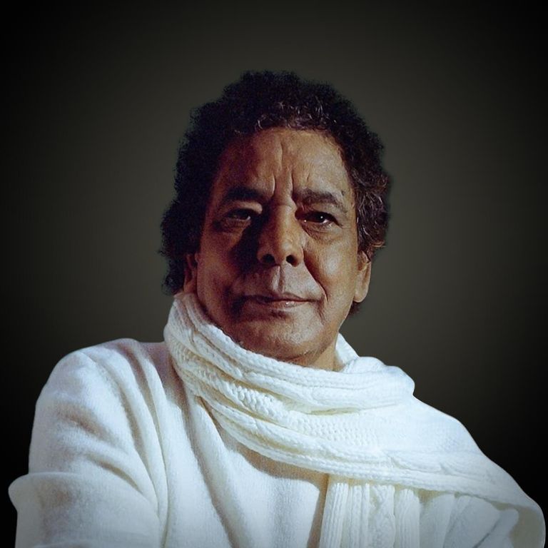 النجم المصري محمد منير