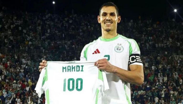 عيسى ماندي لاعب منتخب الجزائر