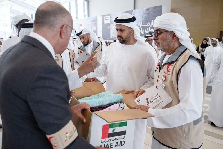 الشيخ ذياب بن محمد بن زايد آل نهيان خلال الزيارة