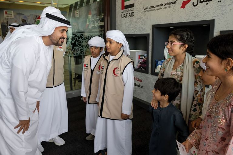 الشيخ ذياب بن محمد بن زايد آل نهيان خلال الزيارة