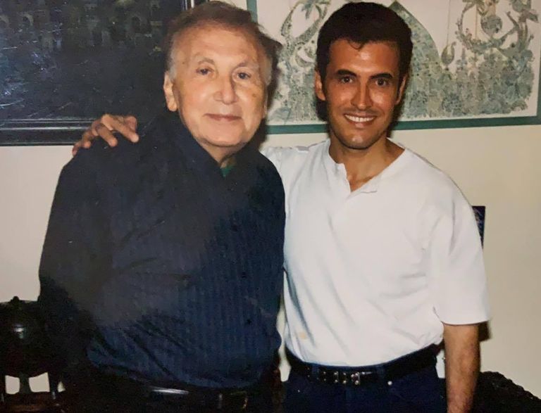 نزار قباني رفقة أسرته