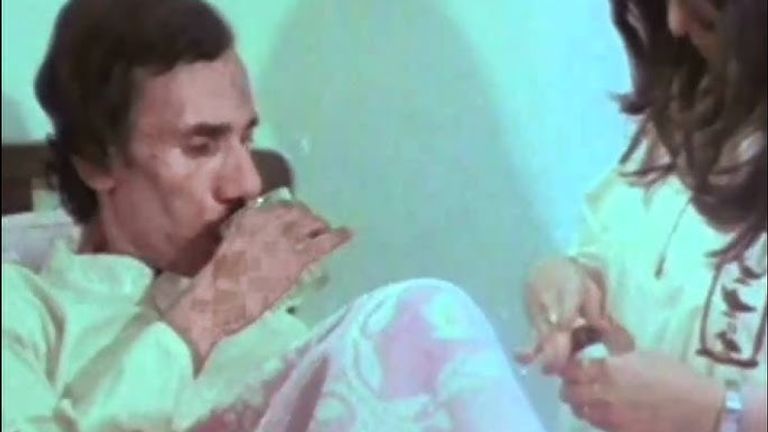 نزار قباني رفقة أسرته