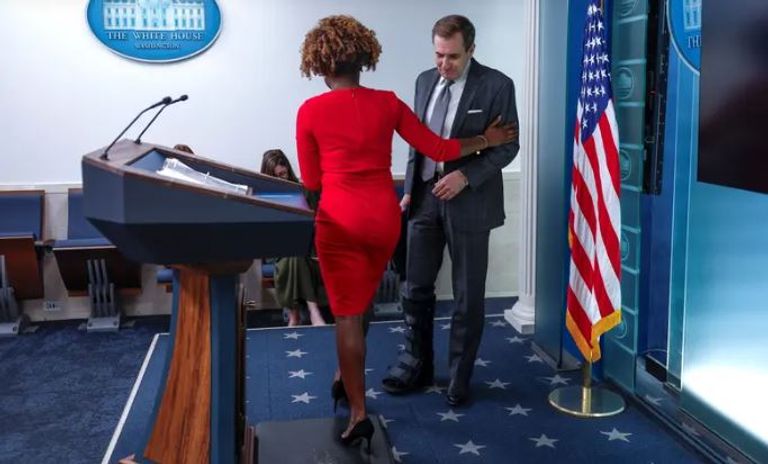 كيربي وكارين في إحاطة إعلامية سابقة