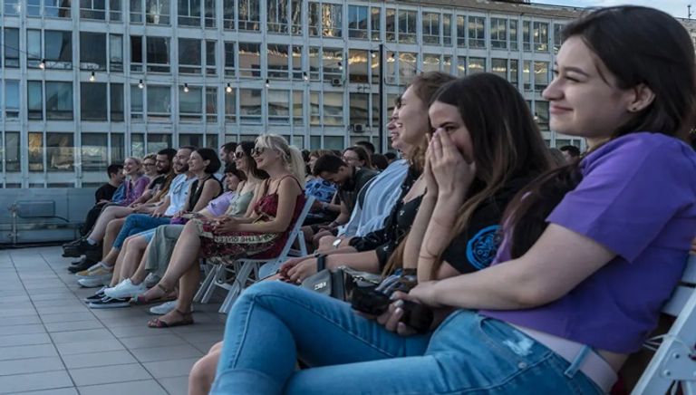 عرض كوميدي في كييف بأوكرانيا