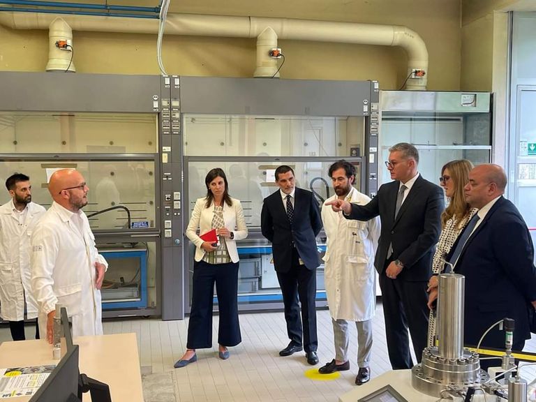 وزير البترول مع مسؤولي شركة إيني حقل ظهر -أرشيفية