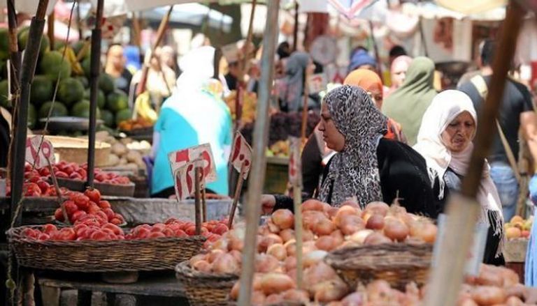 سلع  وخضروات في الأسواق المصرية 