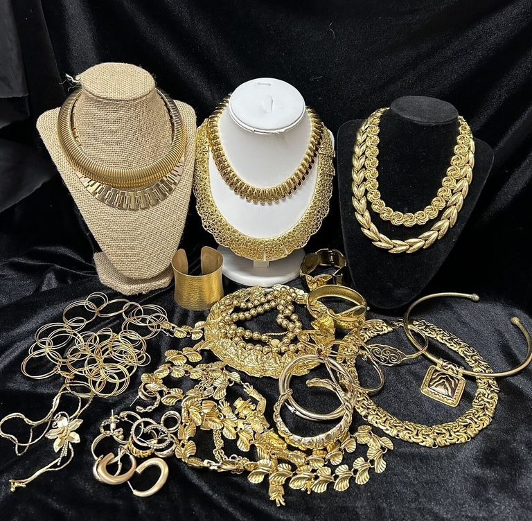 مشغولات ذهبية - أرشيفية