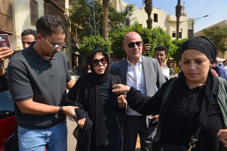 ملك قورة في جنازة جدتها