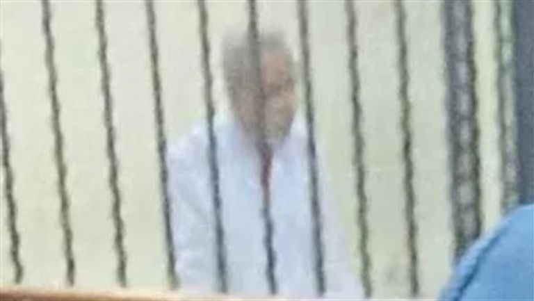 طبيب روض الفرج في القفص