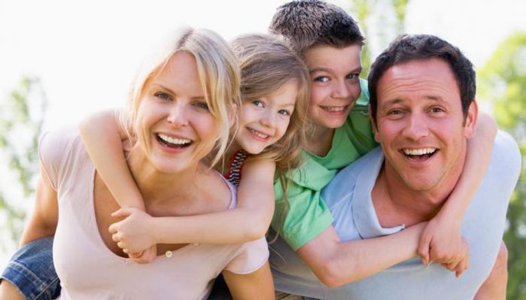 أب يداعب ابنه- أرشيفية