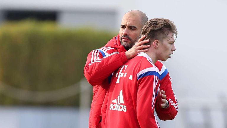 فايزر وغوارديولا ميتشل فايزر، لاعب بايرن ميونخ الأسبق