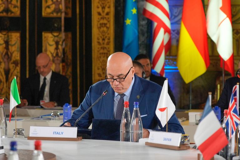 جانب من اجتماع وزراء دفاع دول مجموعة السبع