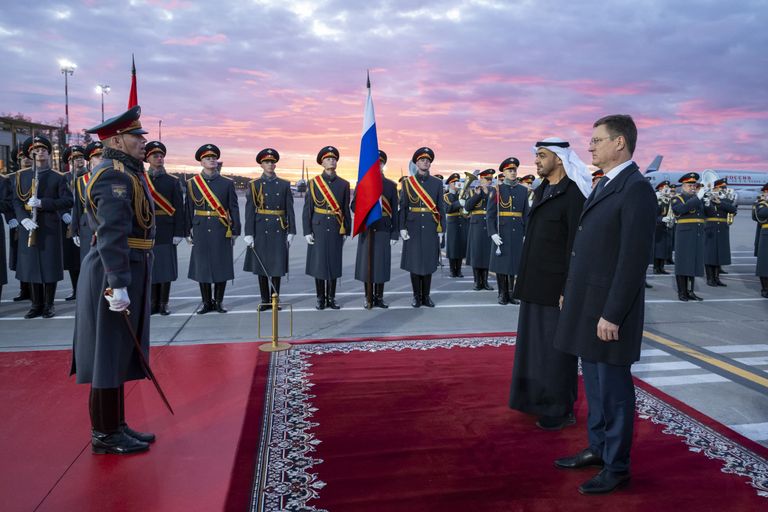 الشيخ محمد بن زايد آل نهيان رئيس دولة الإمارات لحظة وصوله روسيا