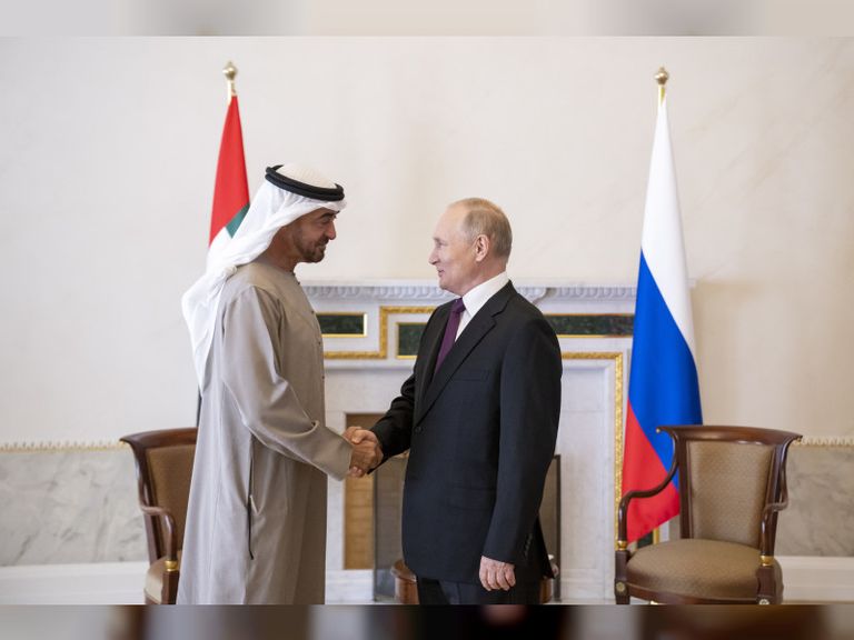 الشيخ محمد بن زايد آل نهيان وفلاديمير بوتين