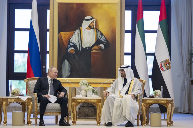 الشيخ محمد بن زايد آل نهيان وفلاديمير بوتين