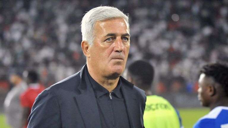 فلاديمير بيتكوفيتش فلاديمير بيتكوفيتش مدرب منتخب الجزائر