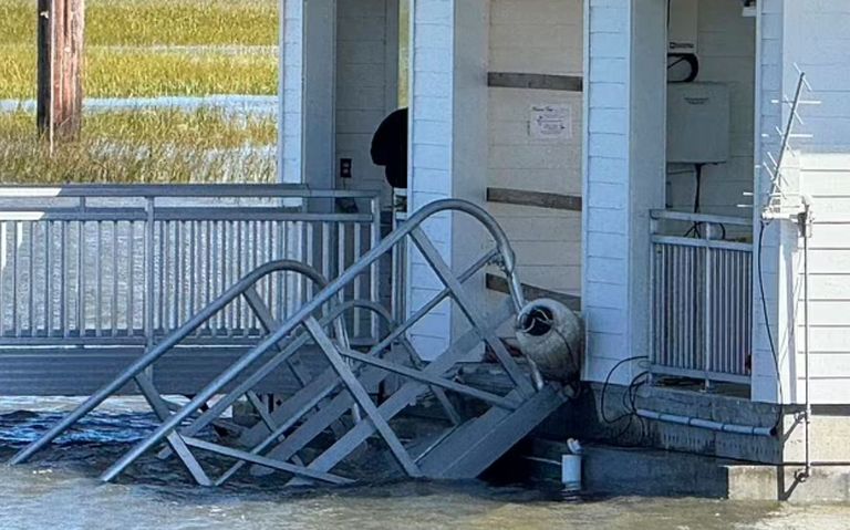 الرصيف المنهار