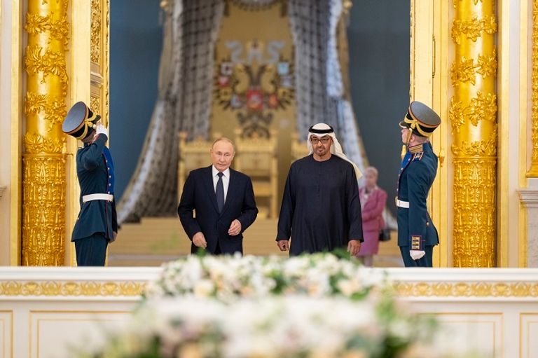 الشيخ محمد بن زايد آل نهيان والوفد الإماراتي خلال الزيارة