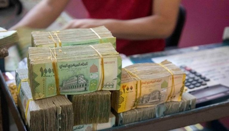 العليمي يرأس اجتماع اللجنة الأمنية العليا