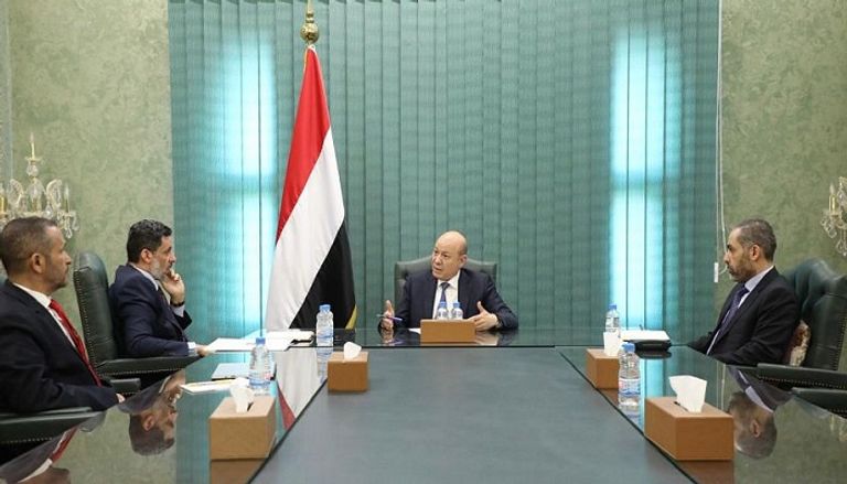 العليمي يرأس اجتماع اللجنة الأمنية العليا