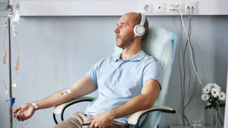 الدكتور إلدو فريزا أستاذ الجراحة في جامعة كاليفورنيا