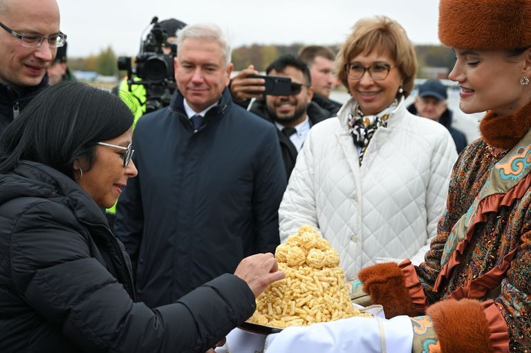 الحلوى التترية تستقبل القادة المشاركين في قمة 
