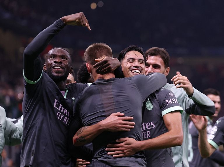 فرحة كامارادا لاعب ميلان الواعد في دوري أبطال أوروبا فرانشيسكو كاماردا نجم ميلان الواعد