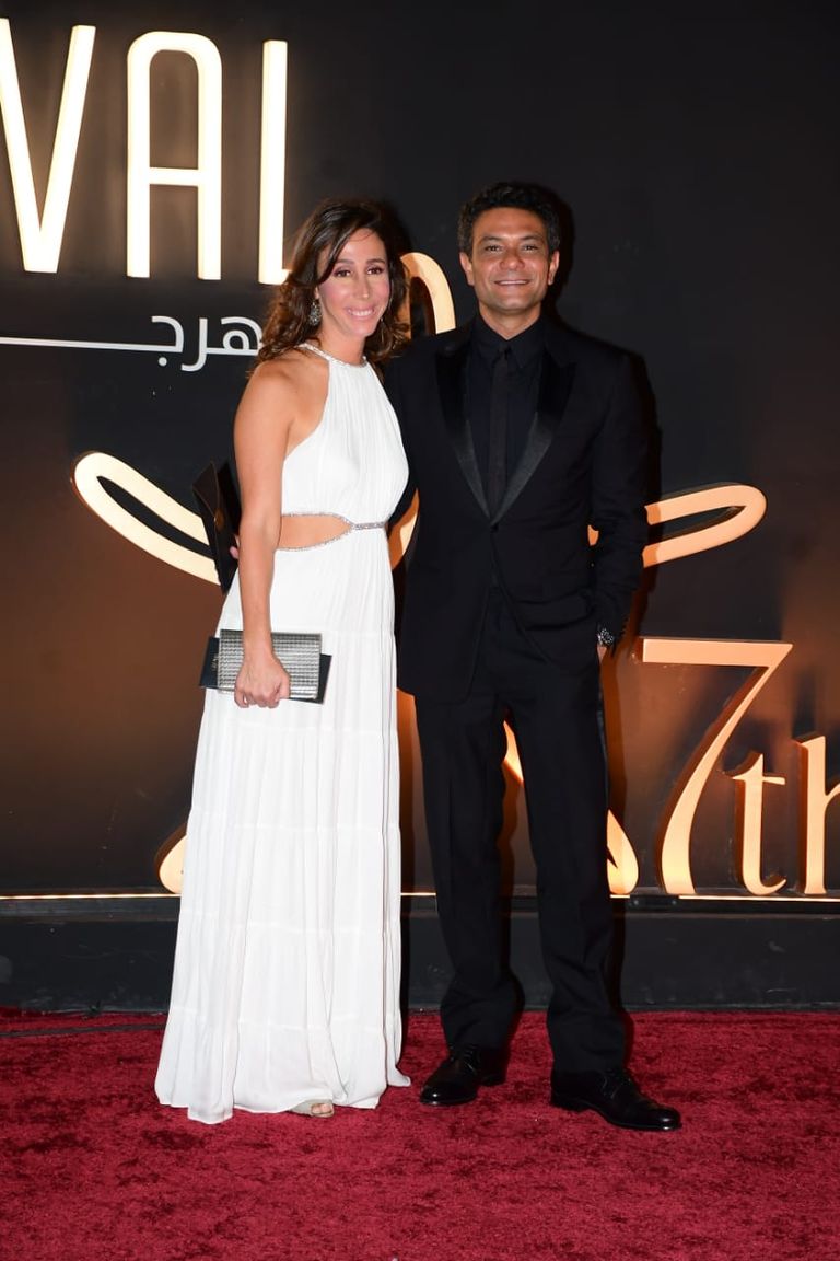 آسر ياسين وزوجته على السجادة الحمراء