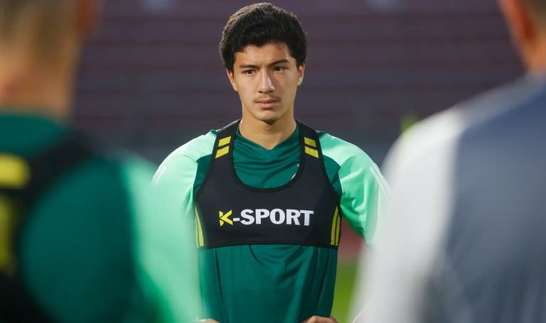 إبراهيم مازا رياض محرز نجم منتخب الجزائر