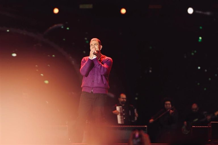 شريف منير يعزف مع عمرو دياب