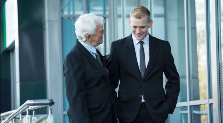 الثروات تهرب من العصاميين إلى أبناء الأغنياء