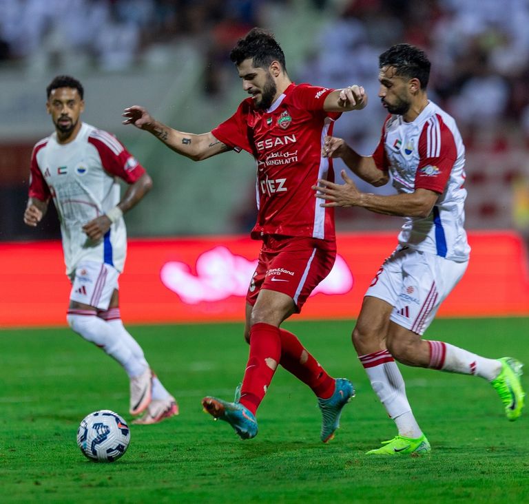 مباراة شباب الأهلي والشارقة في الدوري الإماراتي شباب الأهلي متصدر الدوري الإماراتي