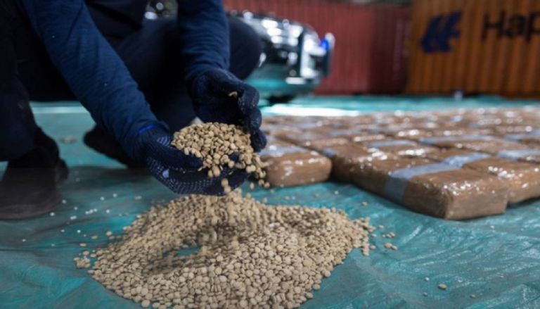 تفاصيل إحباط محاولة تهريب حبوب الكبتاجون تفاصيل إحباط محاولة تهريب حبوب الكبتاجون