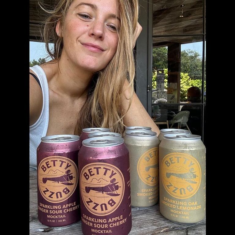 عارضة الأزياء الشهيرة بيلا حديد