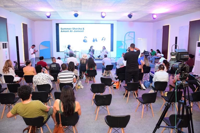 سمر شِشَة وأماني الجميل