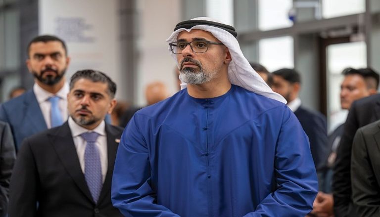 الشيخ خالد بن محمد بن زايد آل نهيان خلال زيارته مقر 