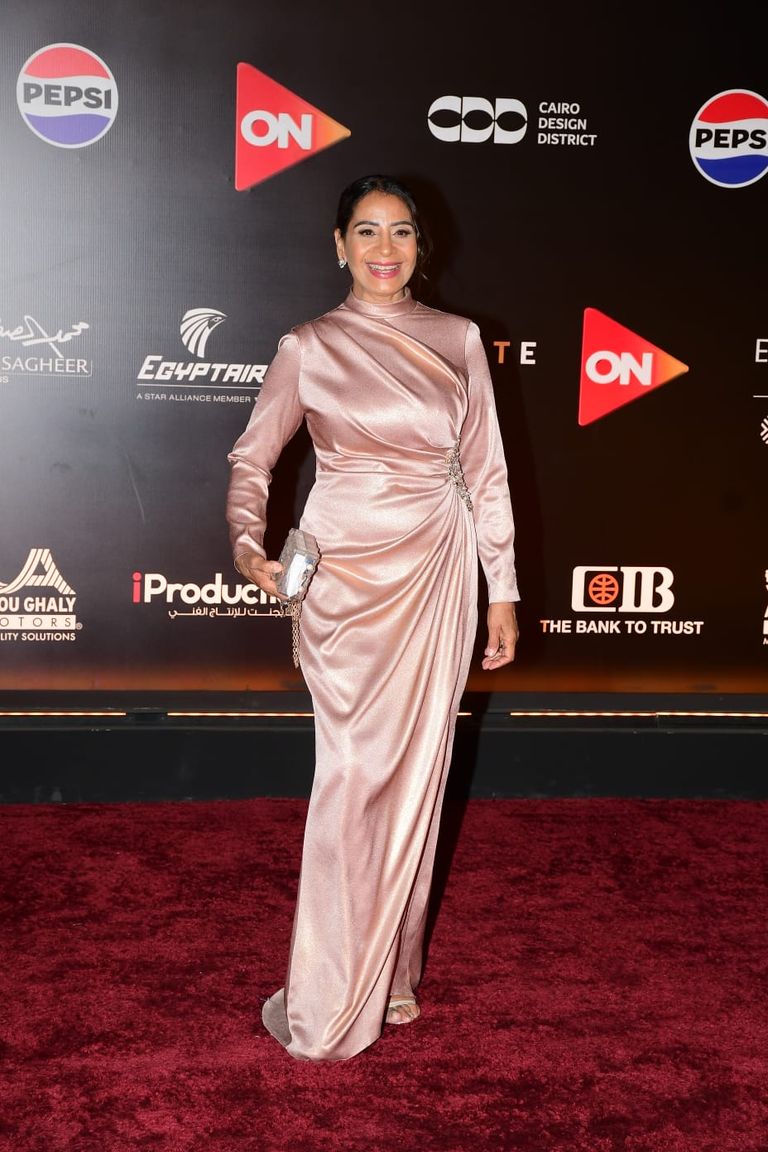 فساتين ساتان في مهرجان الجونة