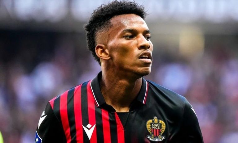 هشام بوداوي هشام بوداوي نجم منتخب الجزائر