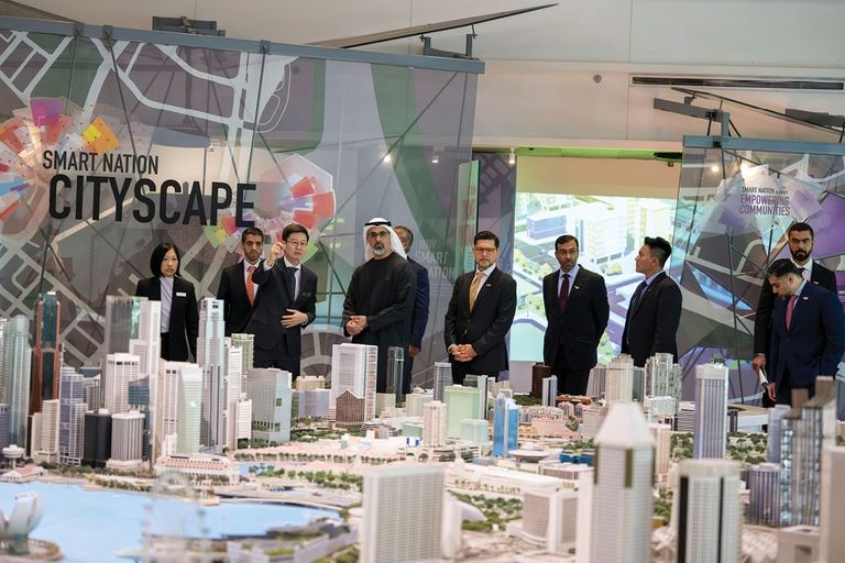 زيارة الشيخ خالد بن محمد بن زايد آل نهيان زيارة الشيخ خالد بن محمد بن زايد آل نهيان لمعرض مدينة سنغافورة