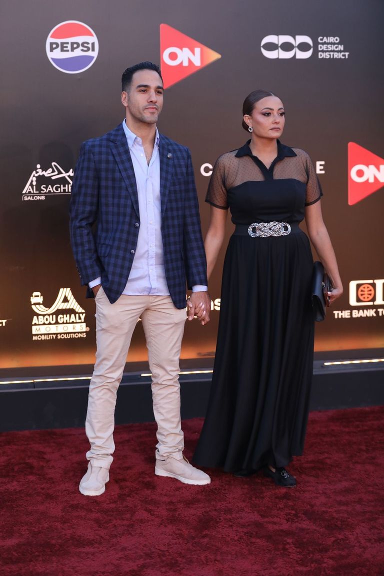 الفنانة بشرى وزوجها في الجونة