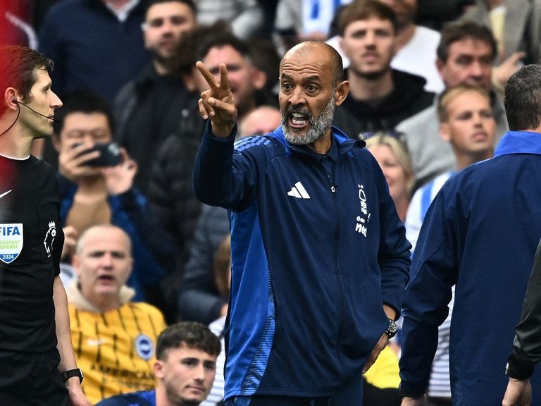 نوتنغهام بيب غوارديولا مدرب مانشستر سيتي