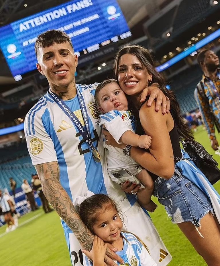 إنزو مع العائلة