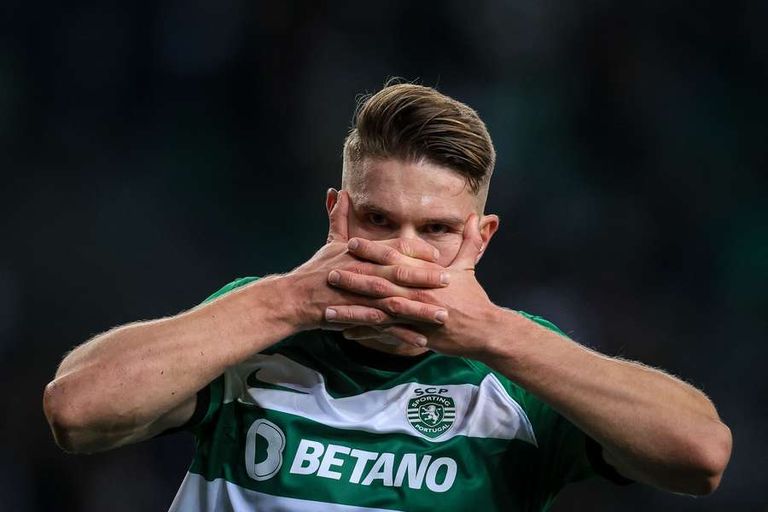 فيتور روكي بقميص برشلونة