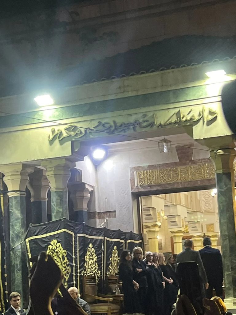 طفل في عزاء مصطفى فهمي