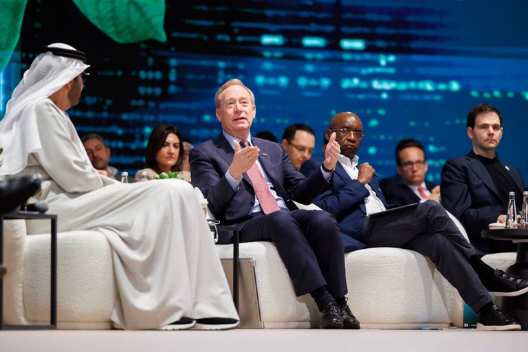 الشيخ خالد بن محمد بن زايد مع القادة العالميين