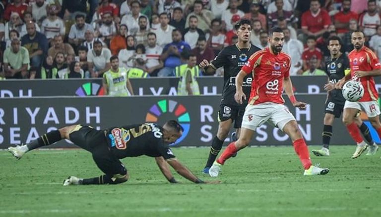 عمرو السولية لاعب الأهلي ضد الزمالك