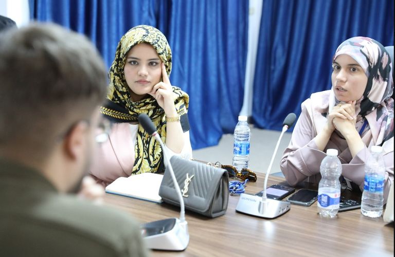 شباب ليبيون يرسمون طريق حل أزمة بلدهم