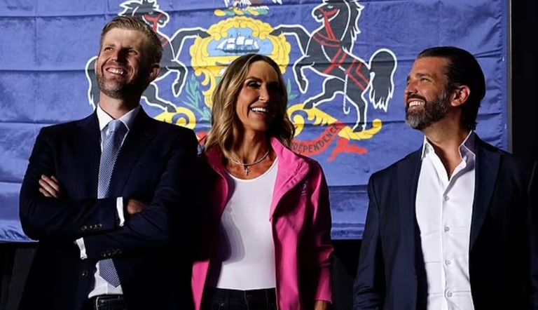 ترامب وميلانيا وإيفانكا